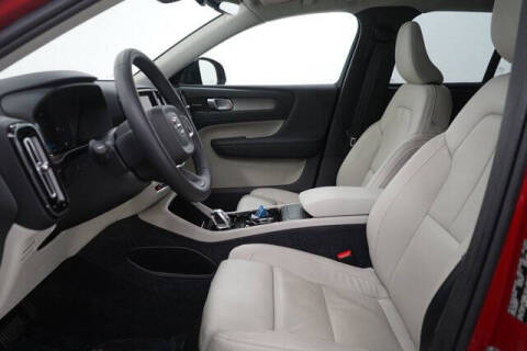 2023 Volvo XC40 B5 Ultimate Dark Theme