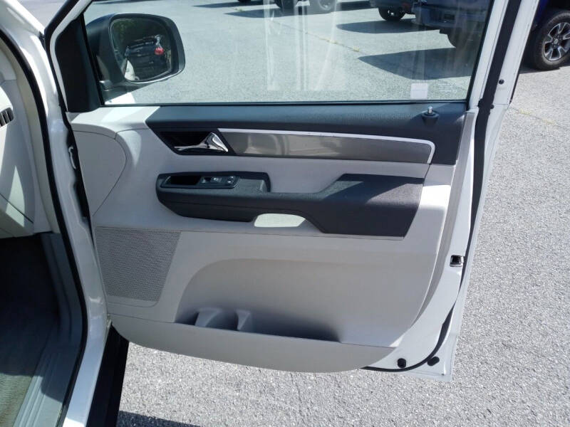 2012 Volkswagen Routan S