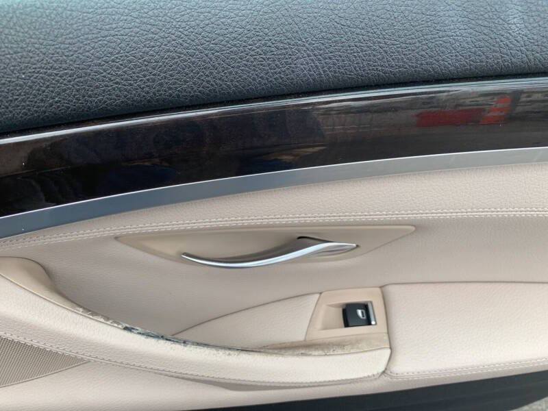 2012 BMW 5 Series 528i