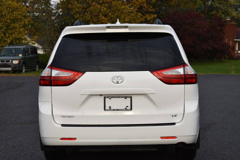 2018 Toyota Sienna LE 8-Passenger