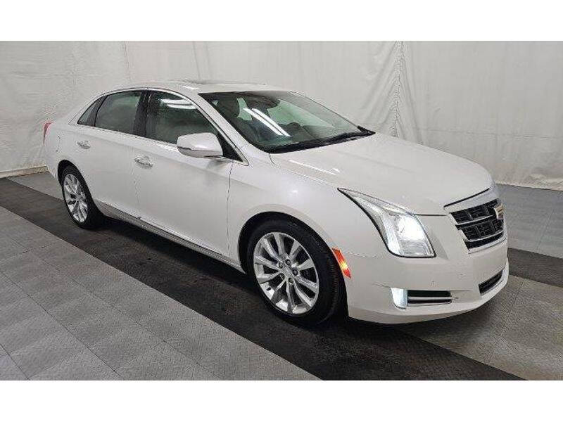 Used 2016 Cadillac XTS Luxury Collection with VIN 2G61N5S38G9209595 for sale in Hazel Green, WI