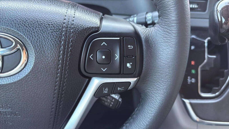 2018 Toyota Sienna XLE 8-Passenger