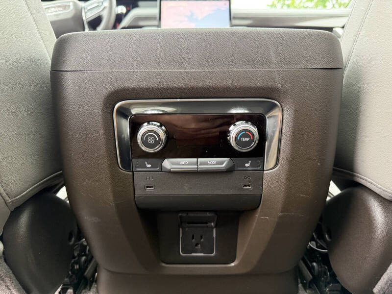 2025 GMC Yukon Elevation