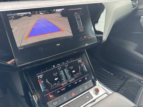 2021 Audi e-tron quattro Premium