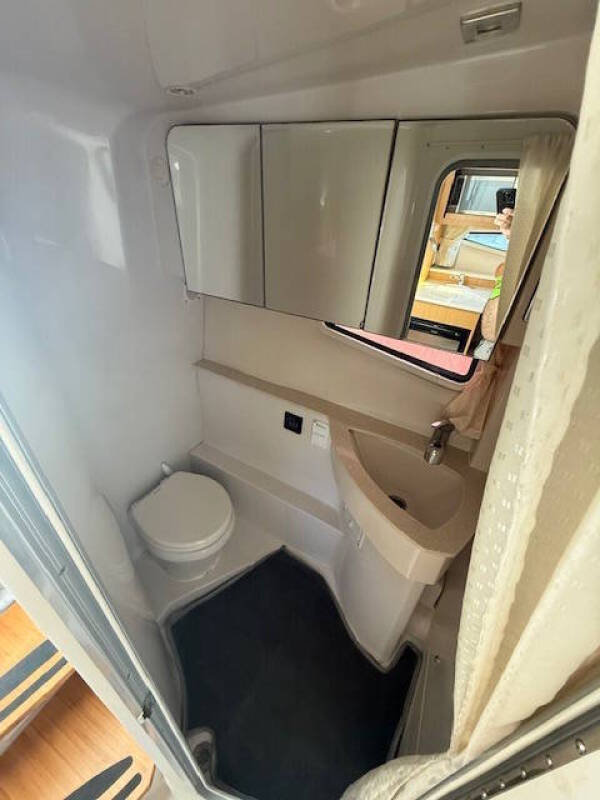 2012 Four Winns V305