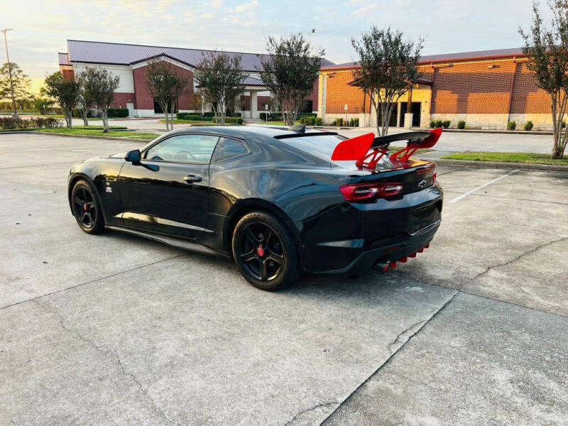 2019 Chevrolet Camaro 1LT photo 10