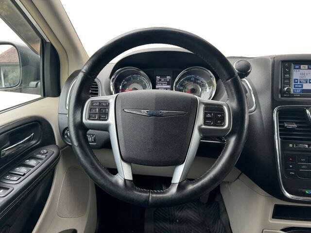 2012 Chrysler Town and Country Touring