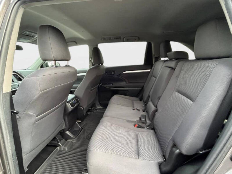 2019 Toyota Highlander LE