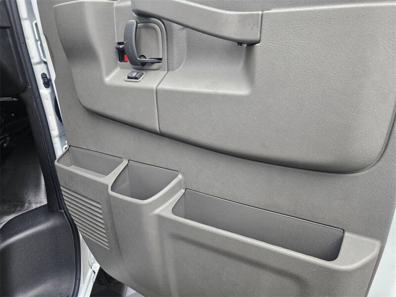 2025 Chevrolet Express 2500