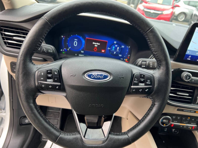 2020 Ford Escape Hybrid Titanium