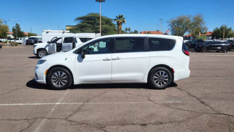 2024 Chrysler Pacifica Plug-In Hybrid Select