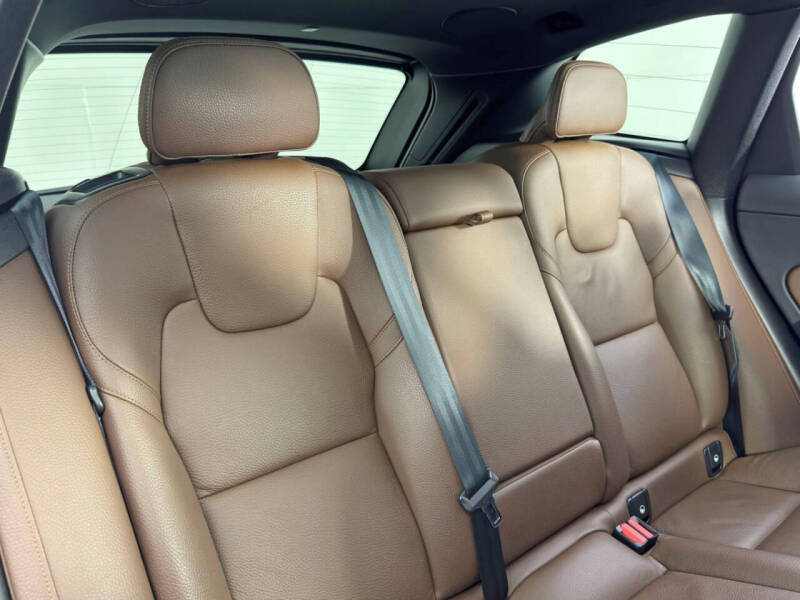 2022 Volvo XC60 Recharge T8 Inscription Expression