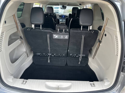 2017 Chrysler Pacifica Touring-L Plus