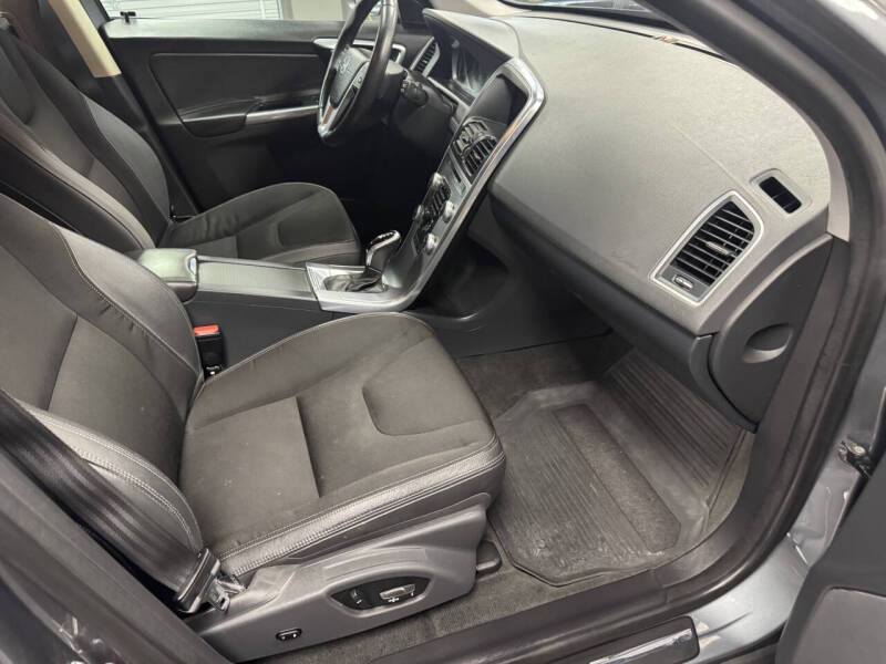 2017 Volvo XC60 T5 Dynamic