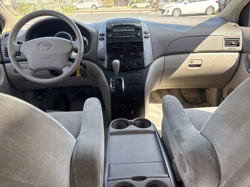 2006 Toyota Sienna CE 8 Passenger
