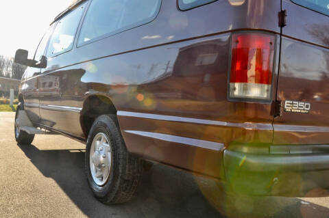 2005 Ford E-Series E-350 SD XLT