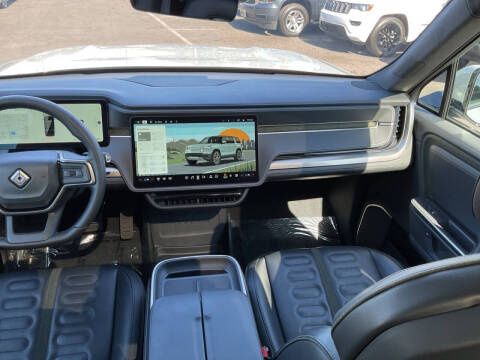 2025 Rivian R1S