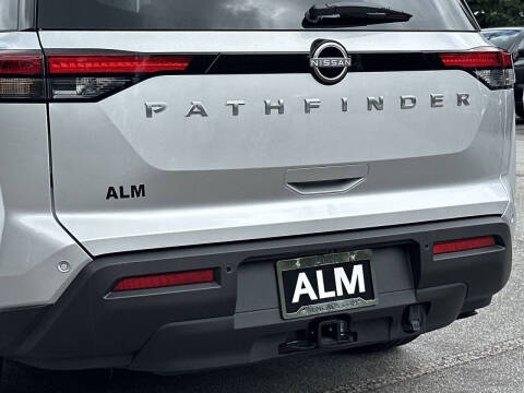 2025 Nissan Pathfinder SV