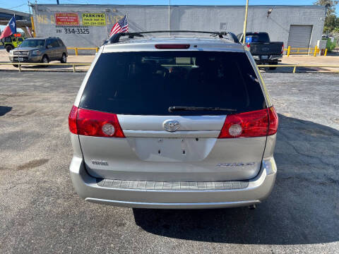 2007 Toyota Sienna XLE 7-Passenger
