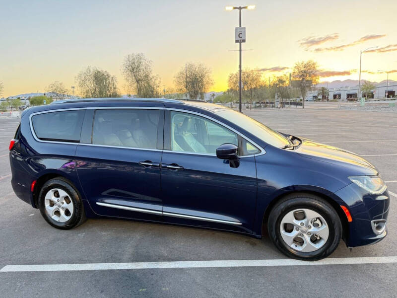 2017 Chrysler Pacifica Touring-L Plus