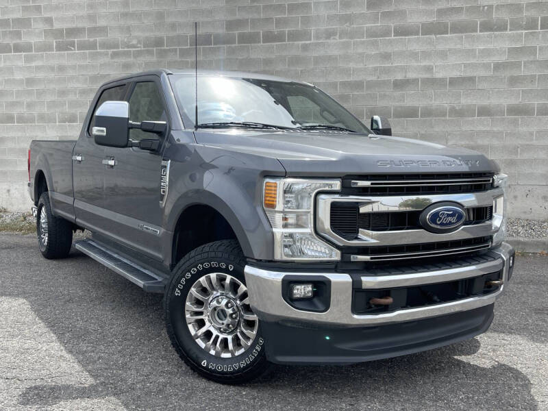 2022 Ford F-350 Super Duty XLT's photo