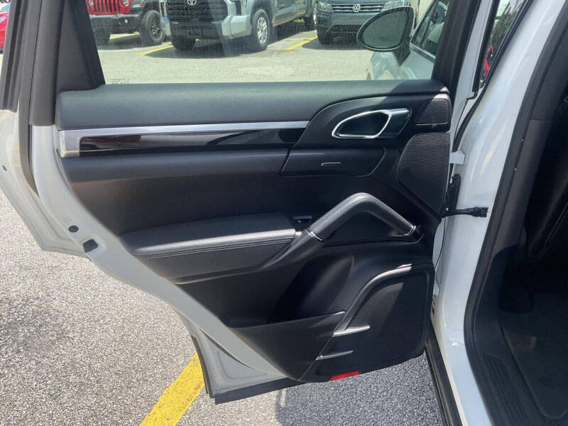 2014 Porsche Cayenne Platinum