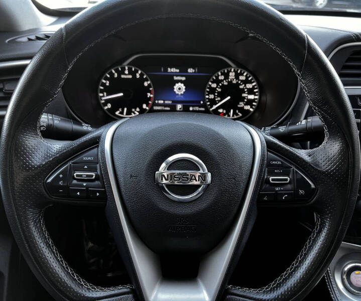 2018 Nissan Maxima SV photo 16