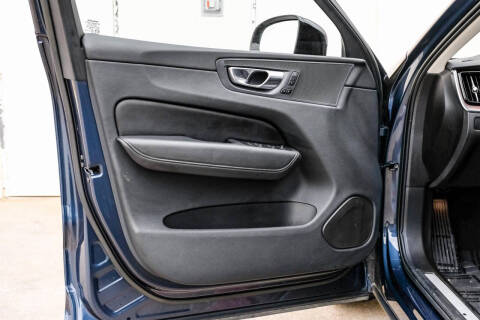 2023 Volvo XC60 B5 Plus Dark Theme