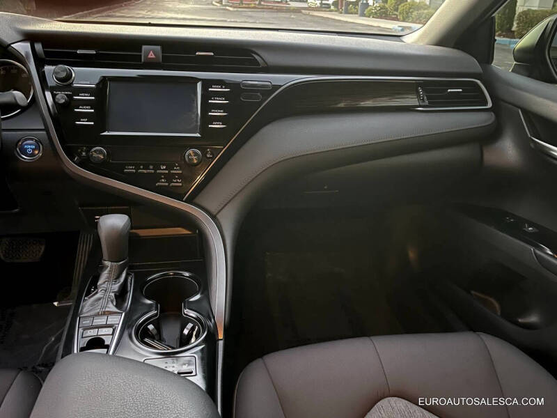 2019 Toyota Camry Hybrid LE