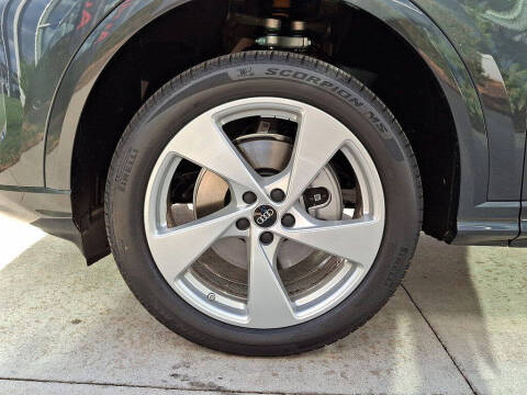 2025 Audi Q5 quattro Premium Plus TFSI