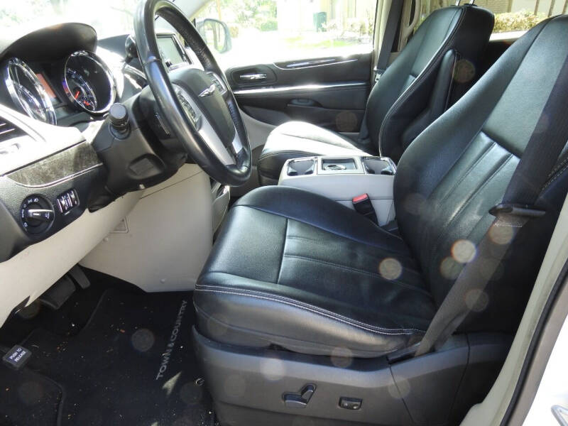 2013 Chrysler Town and Country Touring