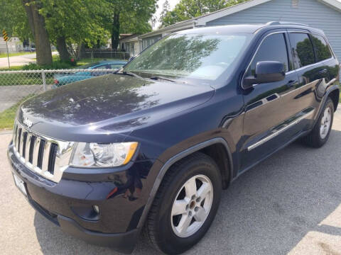 2011 Jeep Grand Cherokee for sale at SpringField Select Autos in Springfield IL