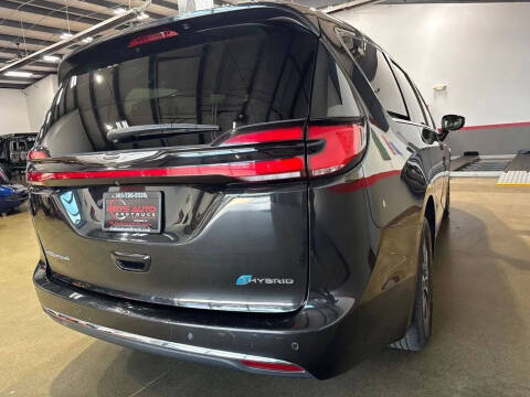 2024 Chrysler Pacifica Plug-In Hybrid Select