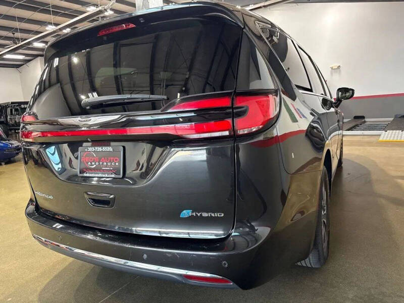 2024 Chrysler Pacifica Plug-In Hybrid Select