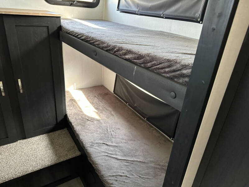 2022 Coachmen RV Freedom Express