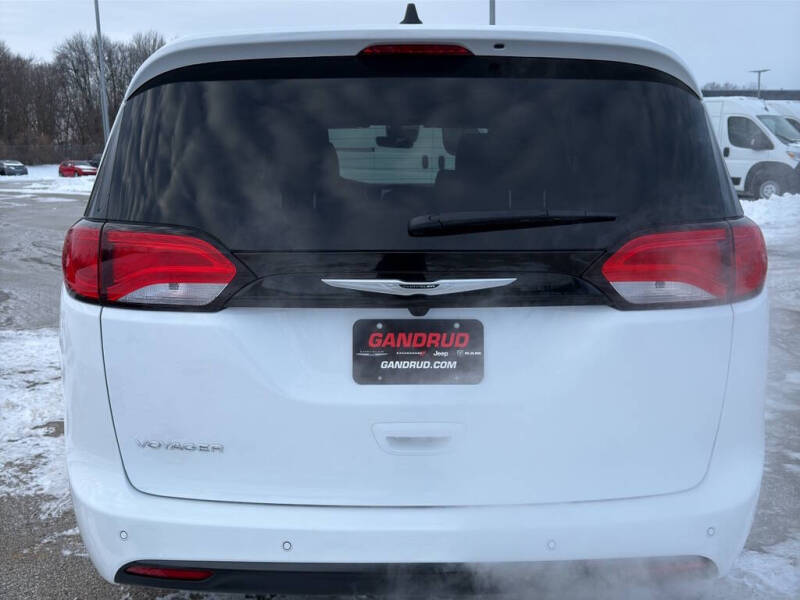 2026 Chrysler Voyager LX