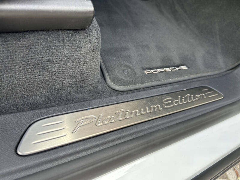 2017 Porsche Cayenne Platinum Edition