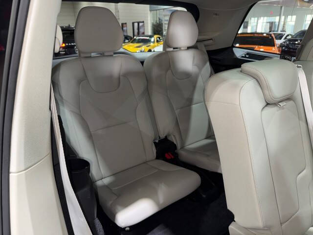 2022 Volvo XC90 T5 Momentum
