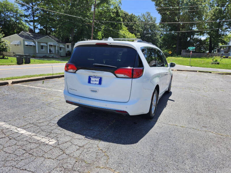 2017 Chrysler Pacifica Touring-L