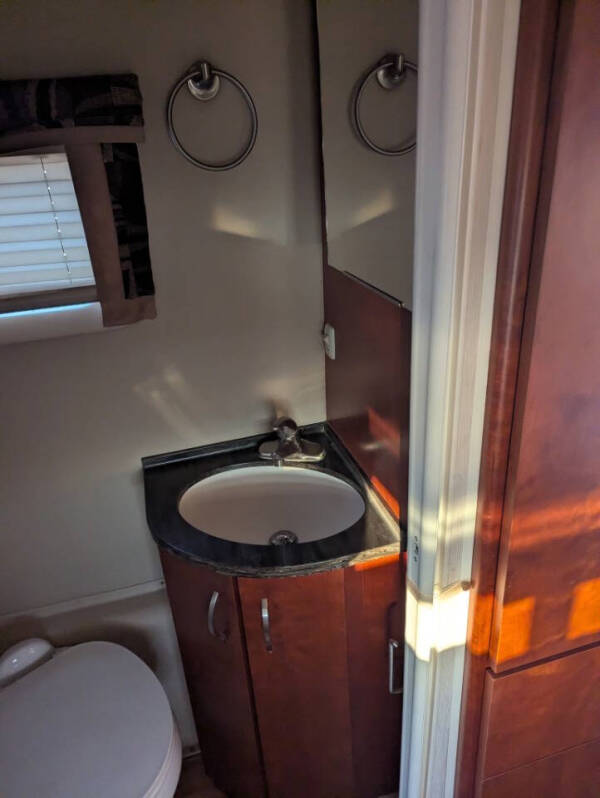 2012 Leisure Travel S24CB