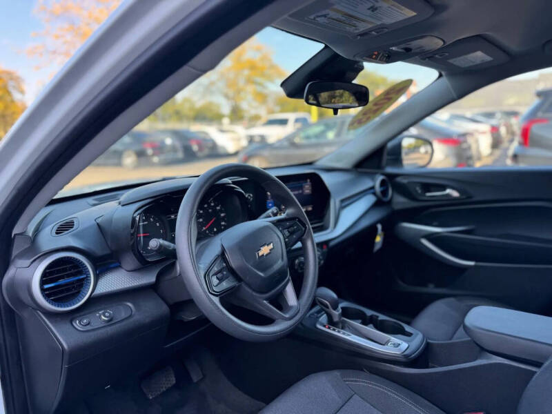 2025 Chevrolet Trax LS