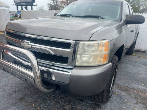 2007 Chevrolet Silverado 1500 for sale at The Peoples Car Company in Jacksonville FL