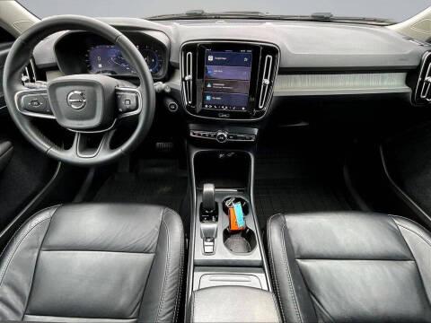 2023 Volvo XC40 B5 Core