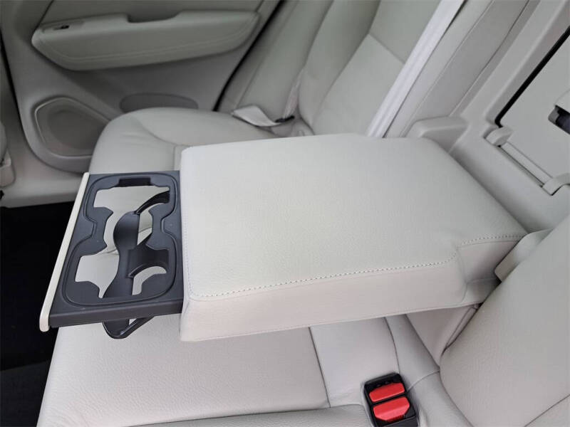 2024 Volvo XC60 B5 Core Dark Theme