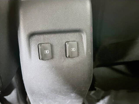 2022 Nissan Kicks SR