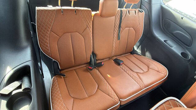 2025 Chrysler Pacifica Plug-In Hybrid Pinnacle