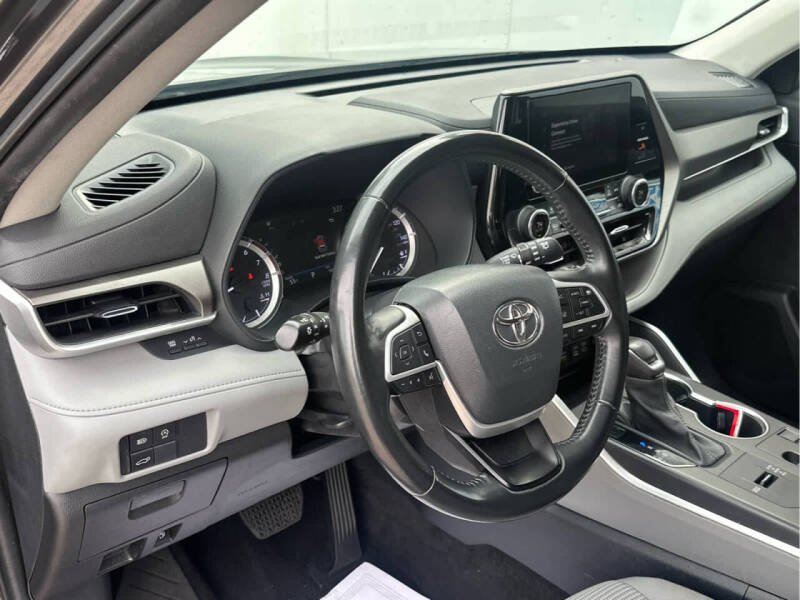 2023 Toyota Highlander LE