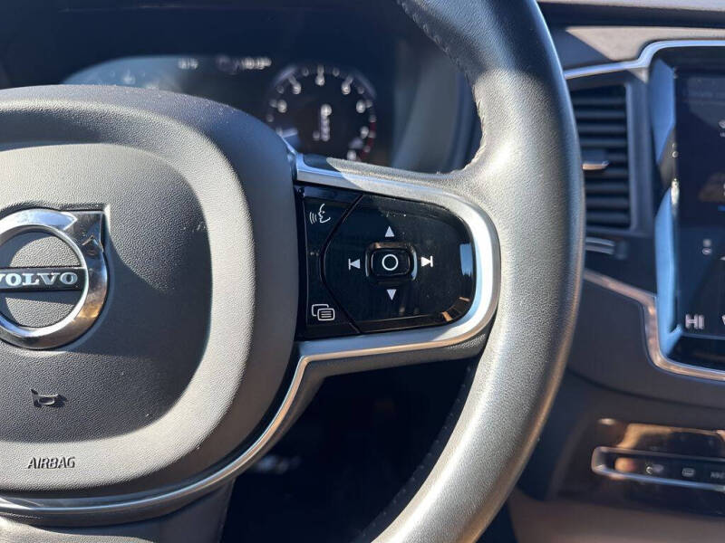 2019 Volvo XC90 T6 Momentum