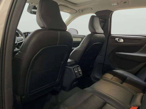 2025 Volvo XC40 B5 Plus Bright Theme