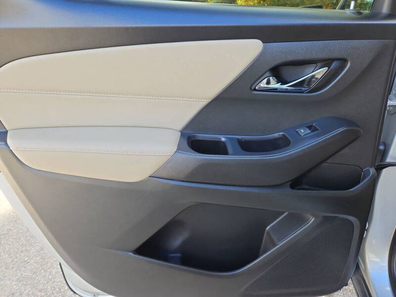 2022 Chevrolet Traverse LT Cloth